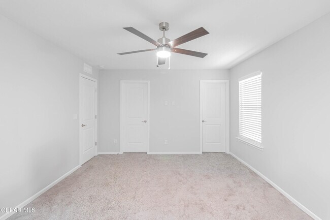 Foto del edificio - 13909 Summer View Ave