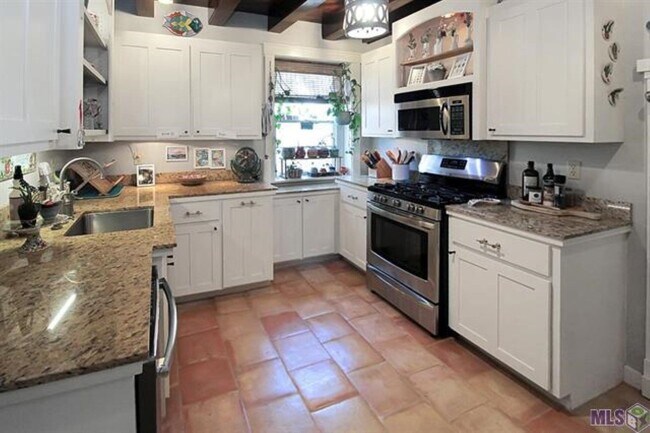 Foto del edificio - 878 Kenmore Ave