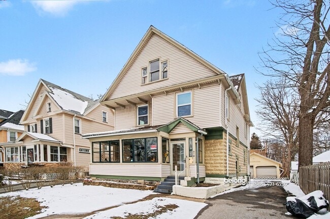 Building Photo - 312 Sawyer St