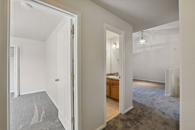 Foto del edificio - Available Now 3 Bed 3 Bath 2 Car Garage To...
