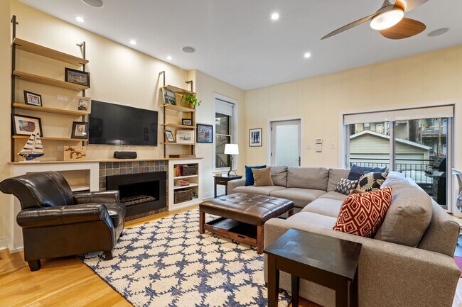 Foto del edificio - 1118 N Wolcott Ave