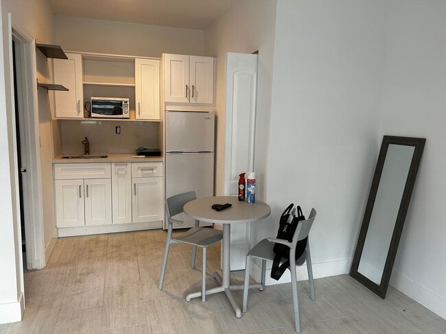 Foto del edificio - 1615 N 28th Ct