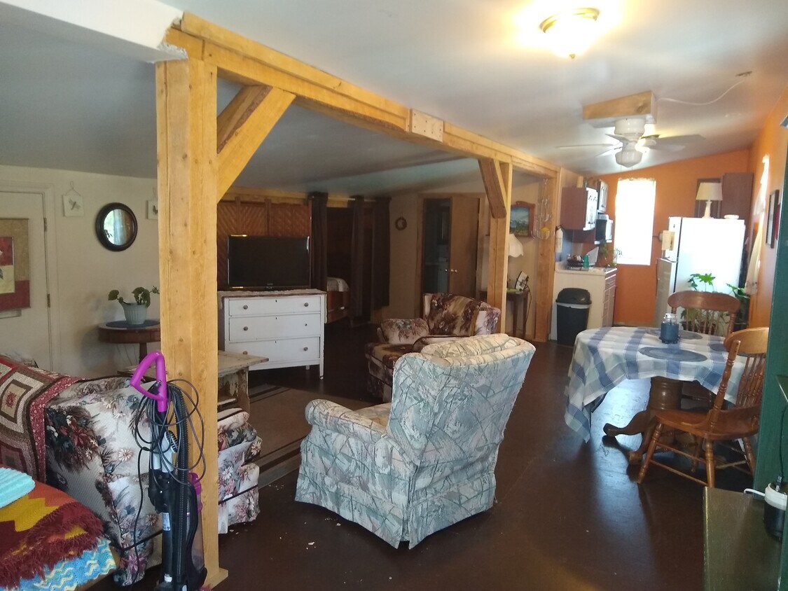 Open Floor Plan - 1118 Exeter Rd