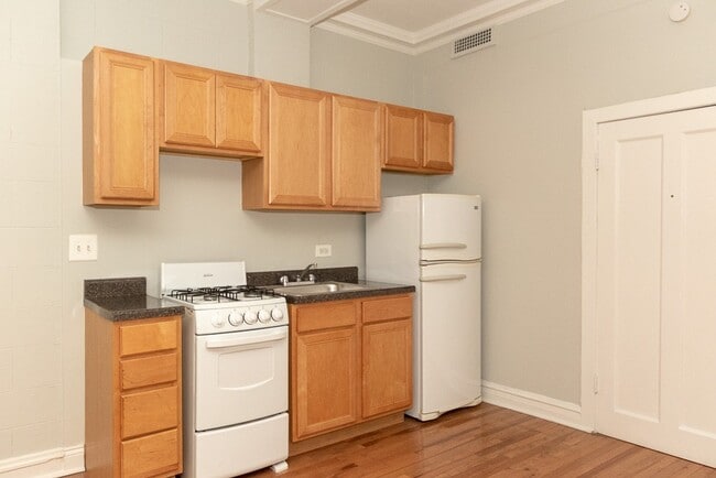 Building Photo - 4637 N Paulina St