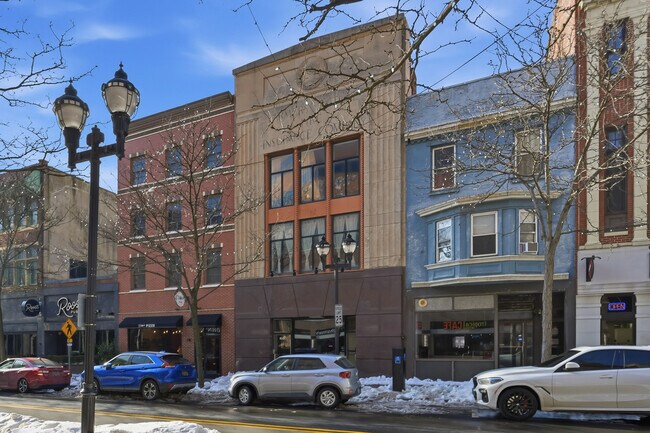Building Photo - 833 N Market St