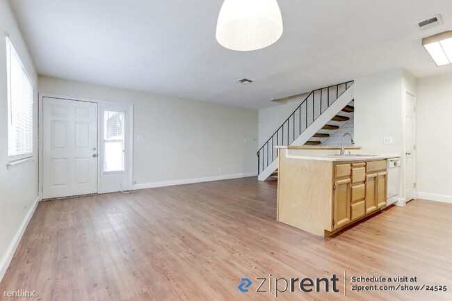 Foto del edificio - 2 br, 1 bath Condo - 9009 Casals Street, S...