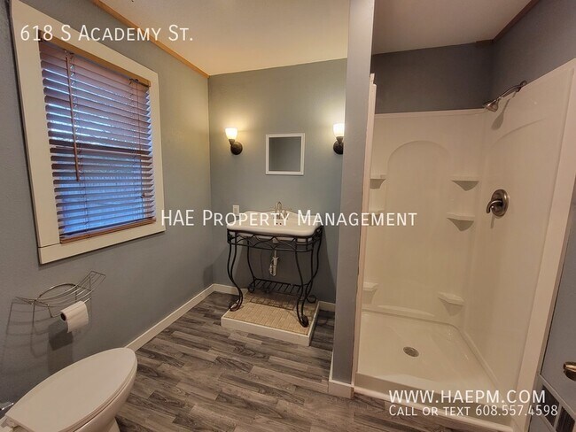 Foto del edificio - 618 S Academy St.