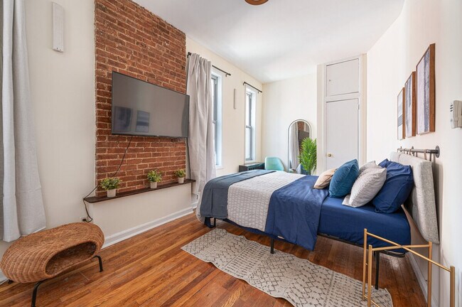 Building Photo - 310e E 93rd St