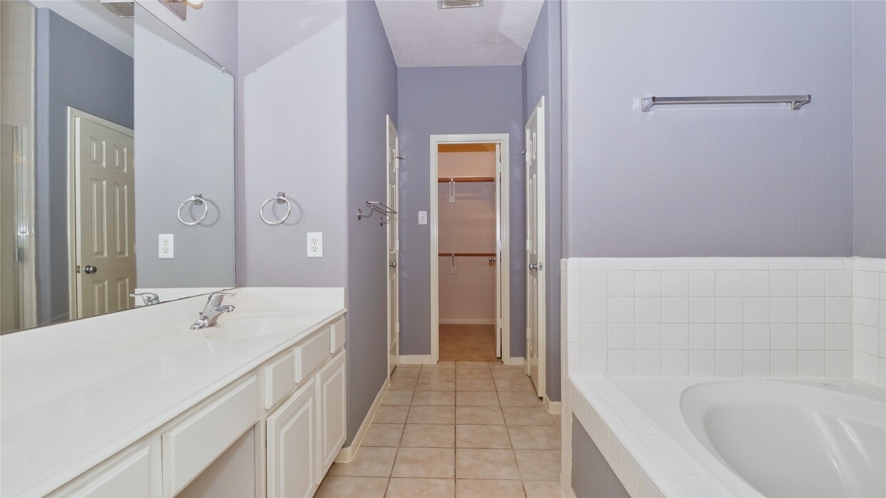 Building Photo - 2931 Meadowglen Cove