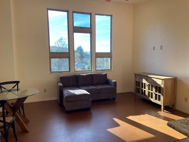 Building Photo - Absolutely gorgeous, high efficiency one bedroom with W/D & garage between Eureka & Arcata