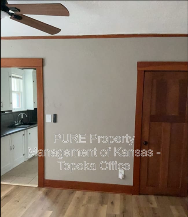 Building Photo - 2219 SW Huntoon St