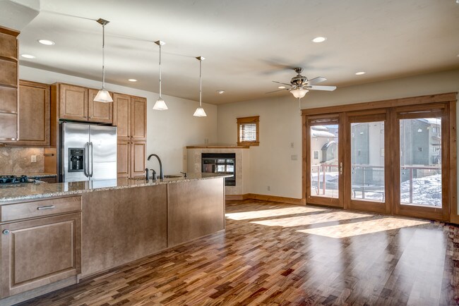 Building Photo - 829 Majestic Cir