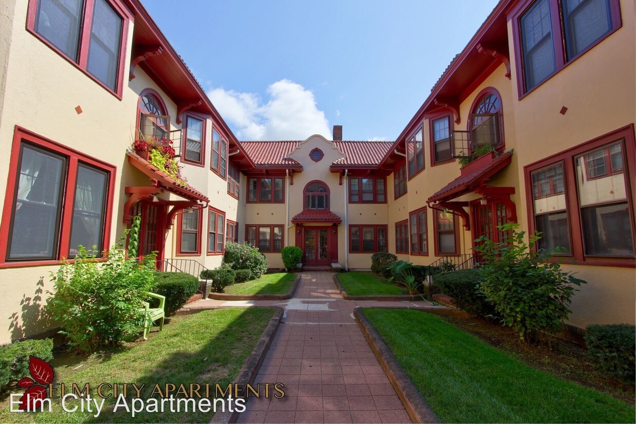Primary Photo - 421-427 Whitney Ave