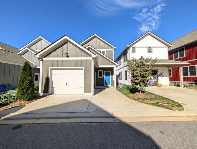 Building Photo - Weaverville Rental