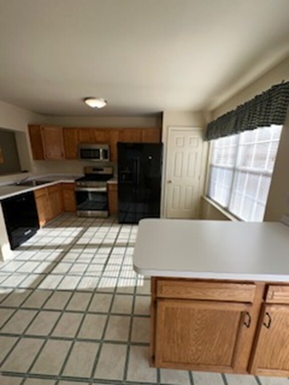 Building Photo - 61 Emandan Ln