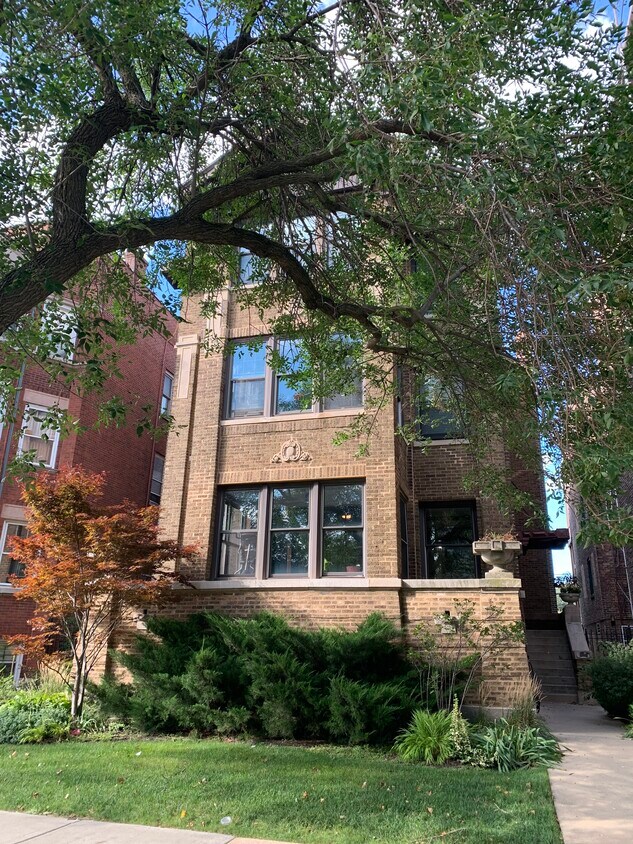 Primary Photo - 1032 W Loyola Ave