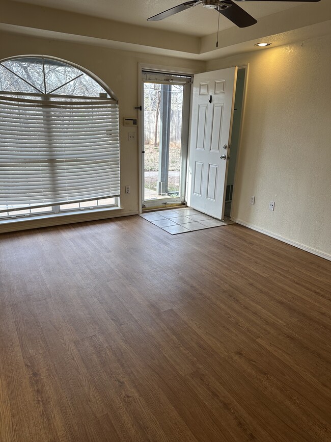 Entryway - 11525 N Meridian Ave