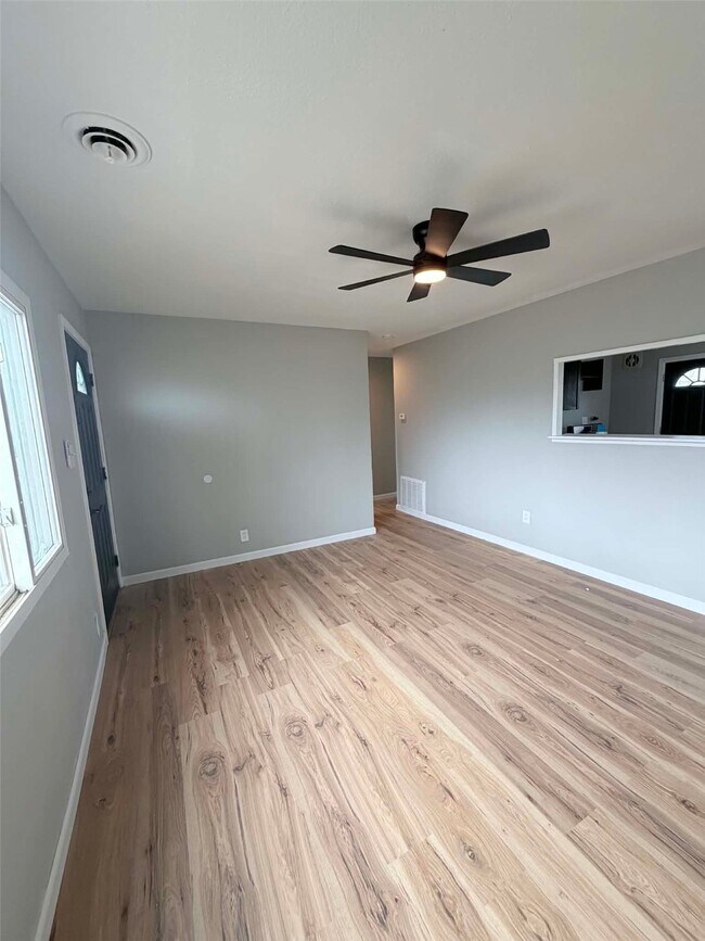 Foto del edificio - 705 St Martin Dr