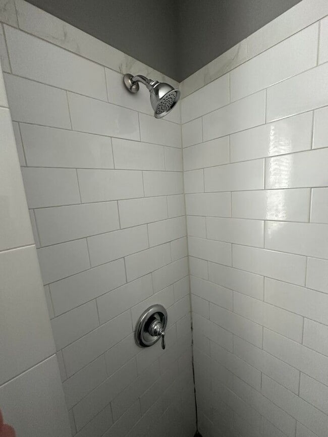 Building Photo - Perfect location - beautifully updated 2 bed!