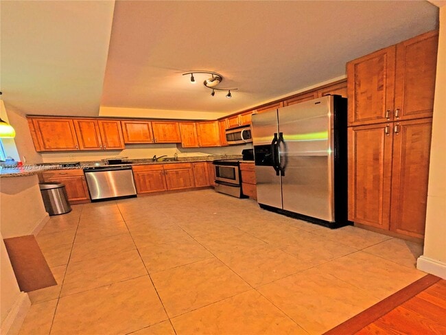 Building Photo - 400 Leslie Dr