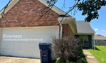 Building Photo - 5573 Kaitlyn Dr W