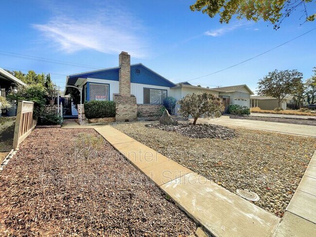 Foto del edificio - 1822 Gunston Way