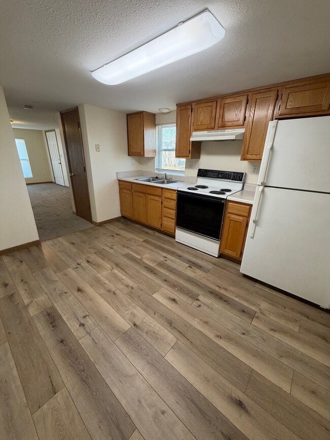 Building Photo - 614 1/2 Broad St