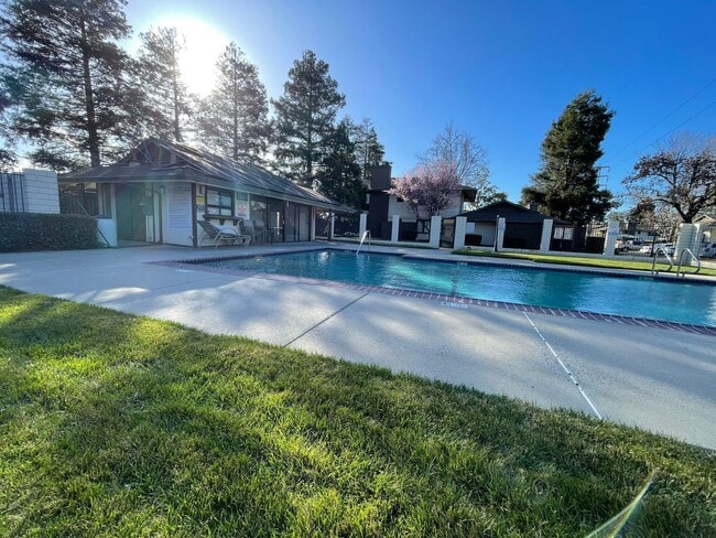 Building Photo - Beautiful Condo in Gated Community