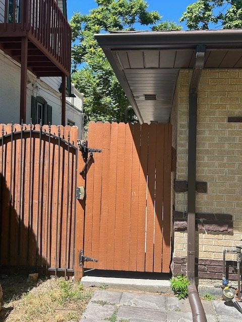 Enter through gate - 4571 Beach Ct