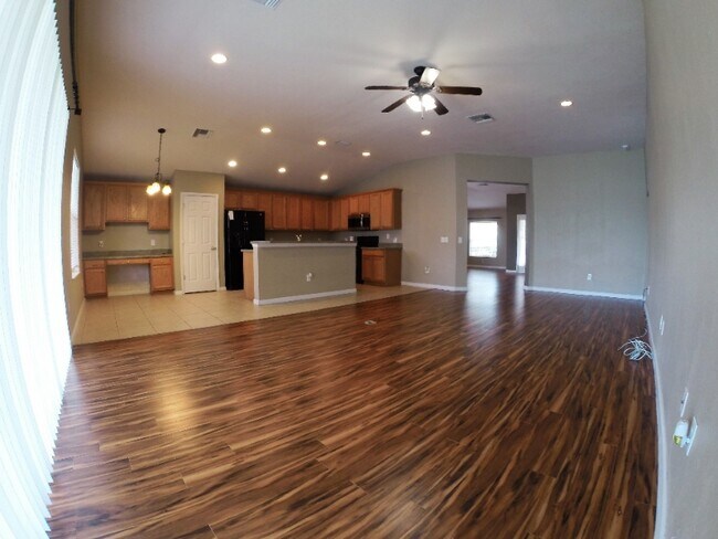 Building Photo - 5046 SW 40th Pl