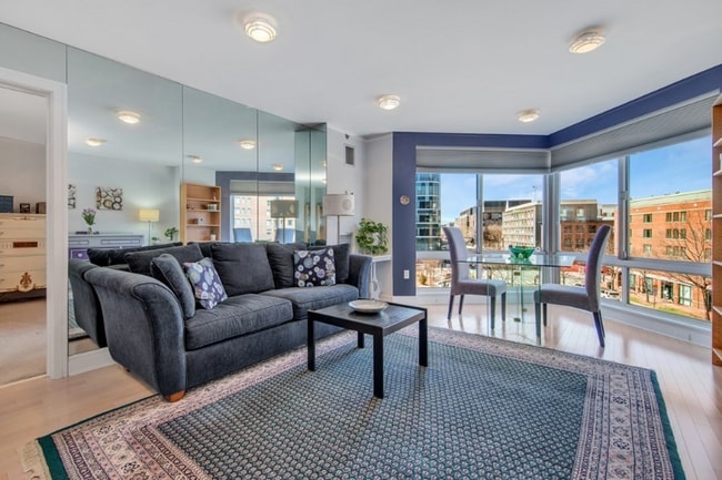 Foto del edificio - 83 Cambridge Pkwy