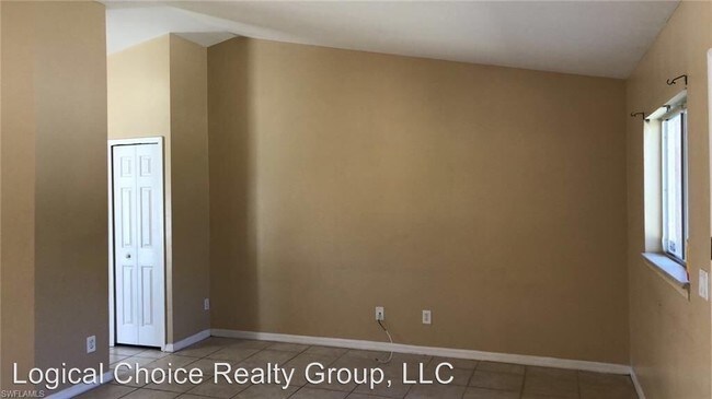 Building Photo - 3 br, 2 bath Apartment - 141 Meadow Rd.