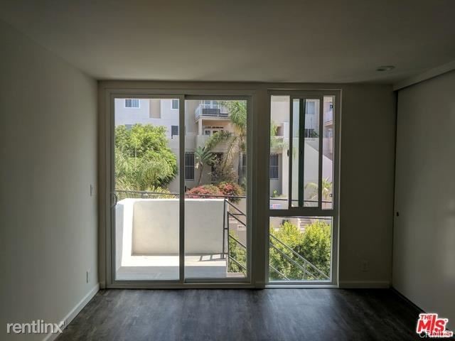 Foto del edificio - 2210 N Beachwood Dr