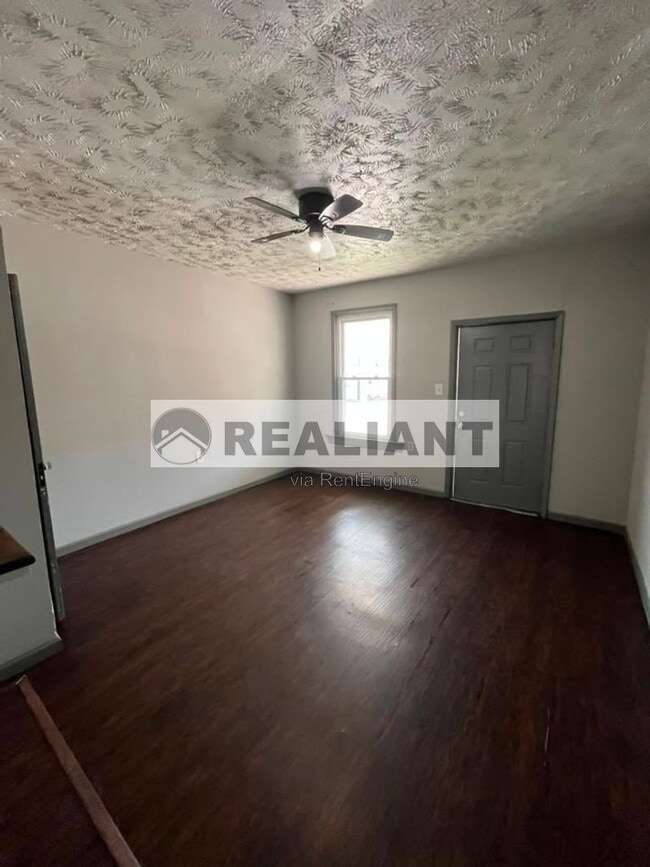 Building Photo - 3926 Decoursey Ave