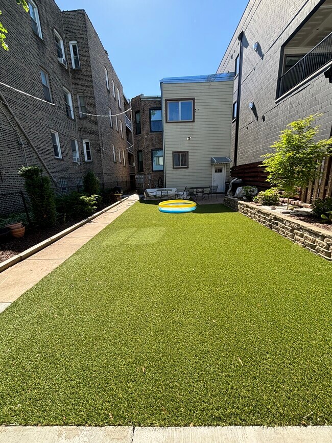Foto del edificio - 4113 N Ashland Ave