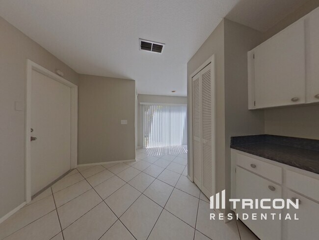 Foto del edificio - 6918 Silvermill Dr