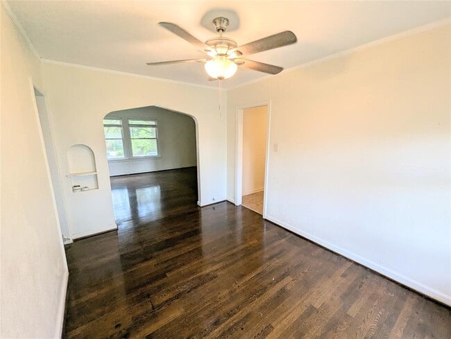 Building Photo - 1406 Castle Ct