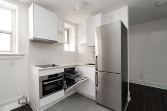 Building Photo - 54 Maitland St