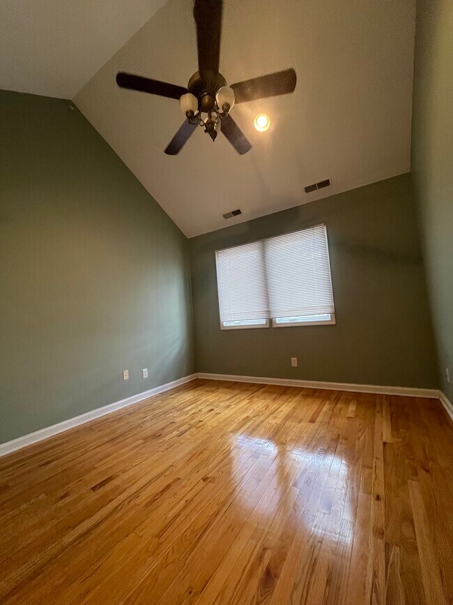Building Photo - 5 Brittany Ct