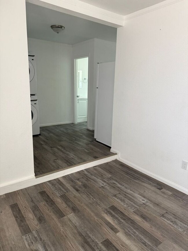 Building Photo - *** Please call us @ 661-266-1400 for information on availability, showings and applications proc...