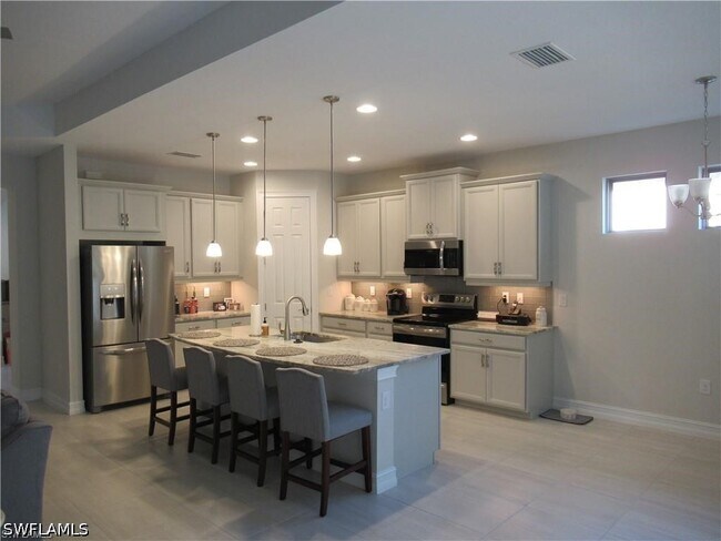 Foto del edificio - 16382 Barclay Ct