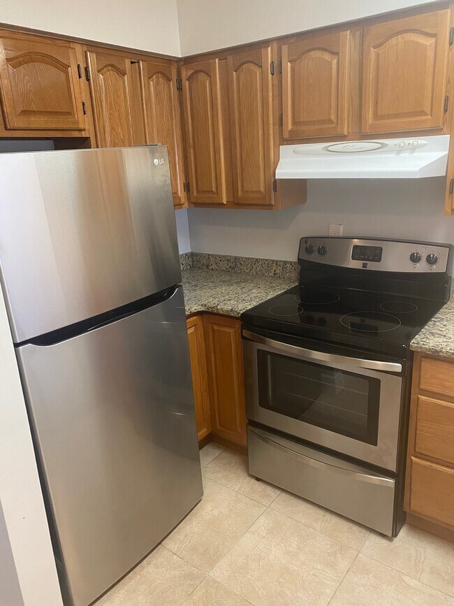 Kitchen - 700 Magnolia Ave