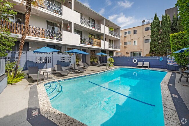Piscina - Mediterranean Apartments