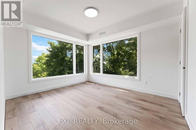 Building Photo - 844 Connaught Ave
