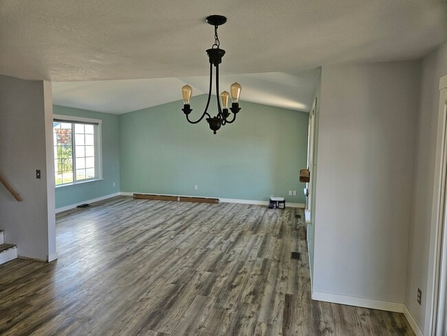 Building Photo - 5316 Holly Loop SE