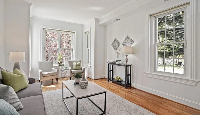 Foto del edificio - 1633 Newton St NW