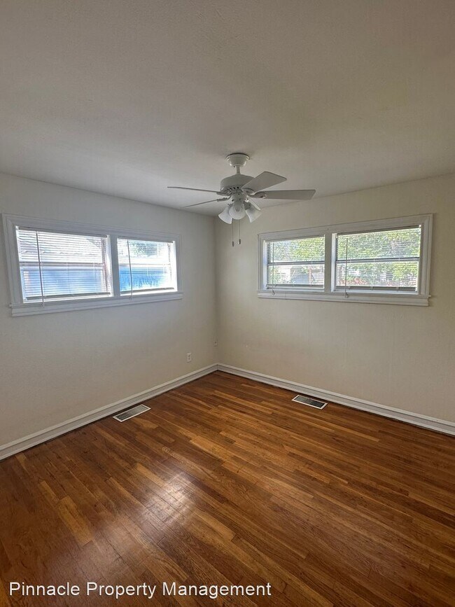Building Photo - 3 br, 3 bath House - 402 S Van Buren