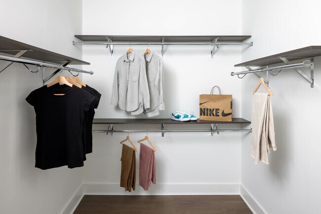 Armario - AMLI Atlantic Station