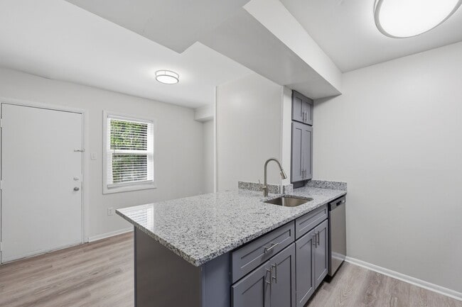 Building Photo - Twin Rivers Townhomes