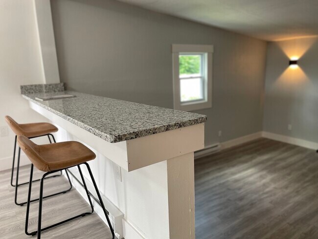 Building Photo - 381 E Saylor Ave